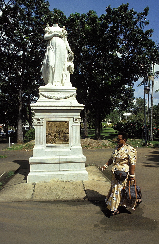 Empress Josephine's headless statue, Fort de France, Martinique, Caribbean, West Indies, Central America