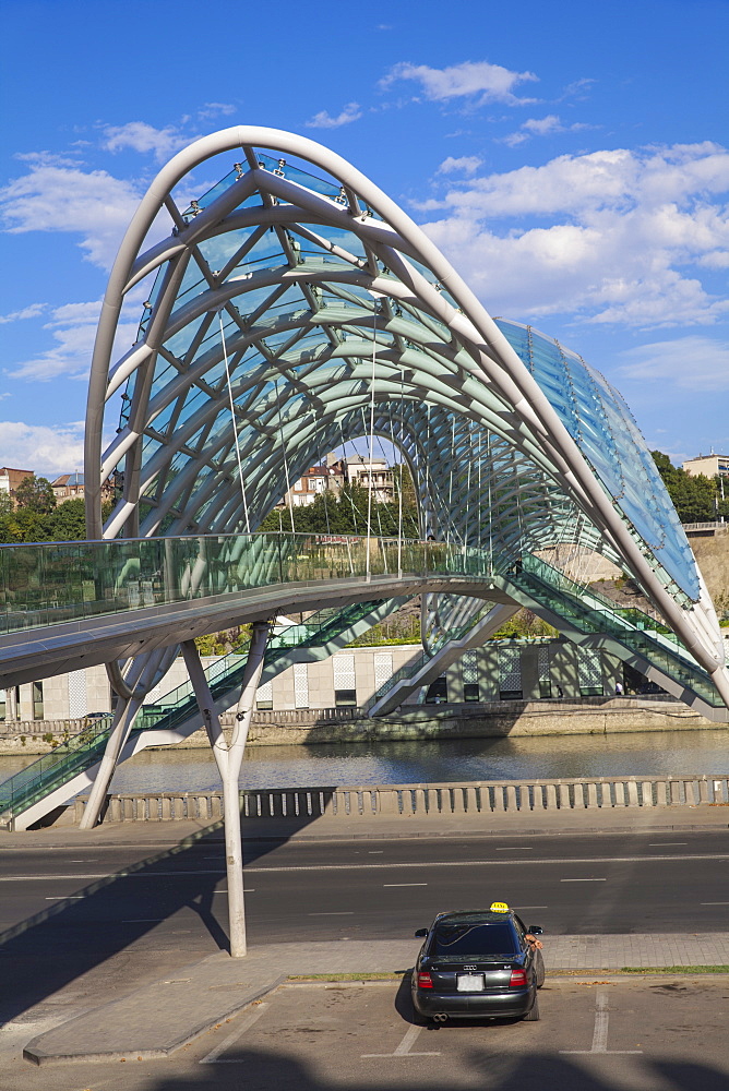 Peace Bridge (Bridge of Peace) over the Kura River, Tbilisi, Georgia, Caucasus, Central Asia, Asia