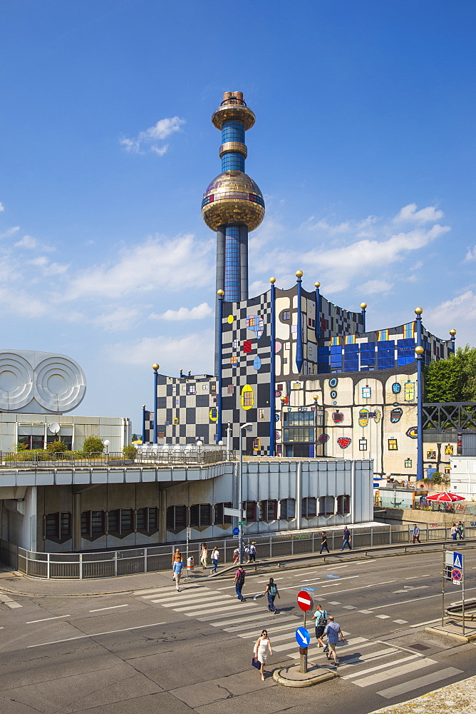 Fernwarme power plant, facade redesigned by eco-architect Friedensreich Hundertwasser, Spittelau, Vienna, Austria, Europe