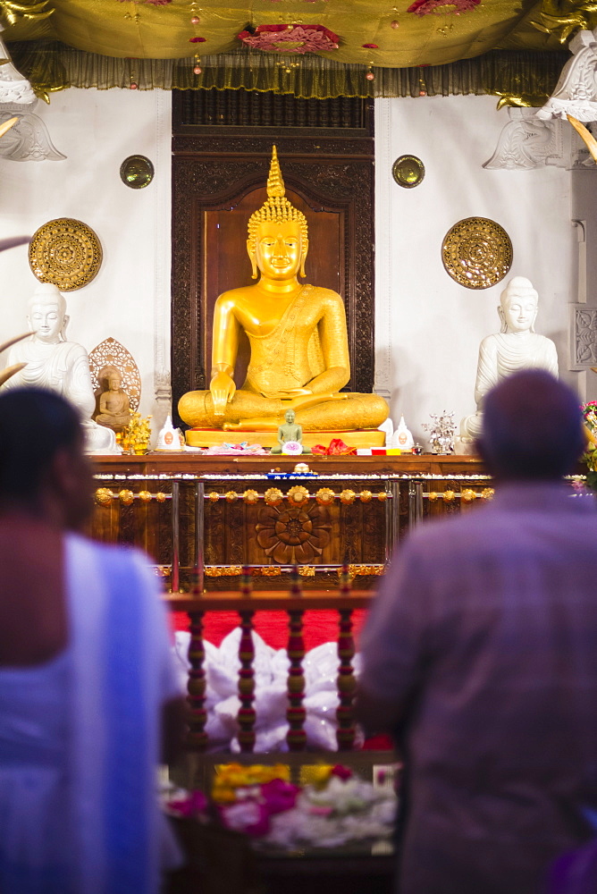 Pilgrims praying at the Temple of the Sacred Tooth Relic (Temple of the Tooth) (Sri Dalada Maligawa) in Kandy, Sri Lanka, Asia 