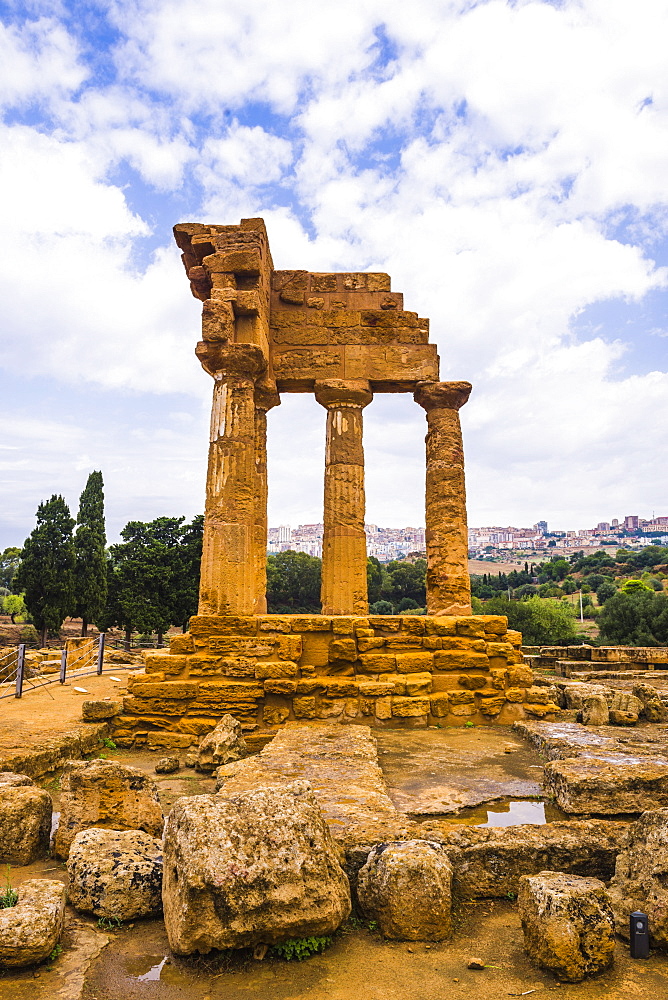 Temple of Castor and Pollux, Valley of the Temples (Valle dei Templi), Agrigento, UNESCO World Heritage Site, Sicily, Italy, Europe 