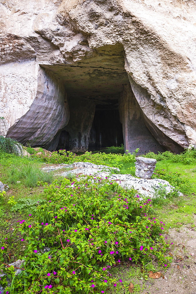 Caves at the Quarry Garden at the Archaeological Park of Syracuse (Siracusa), UNESCO World Heritage Site, Sicily, Italy, Europe 