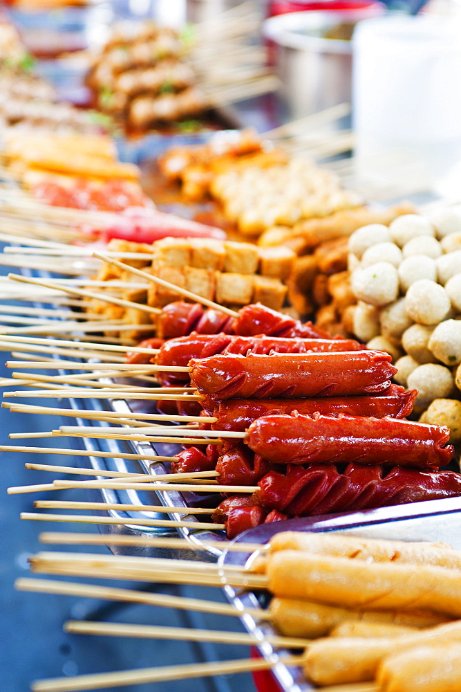 Thai food on a street food stall at the Khaosan Road market in Bangkok, Thailand, Southeast Asia, Asia