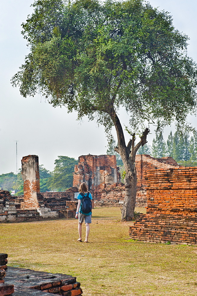 Tourist sightseeing at temple Ruins at Wat Mahathat, Ayutthaya, UNESCO World Heritage Site, Thailand, Southeast Asia