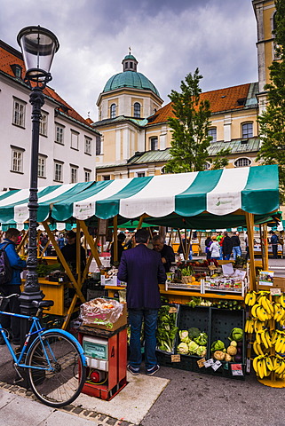 Ljubljana Central Market on a Saturday in Vodnikov Trg, Ljubljana, Slovenia, Europe