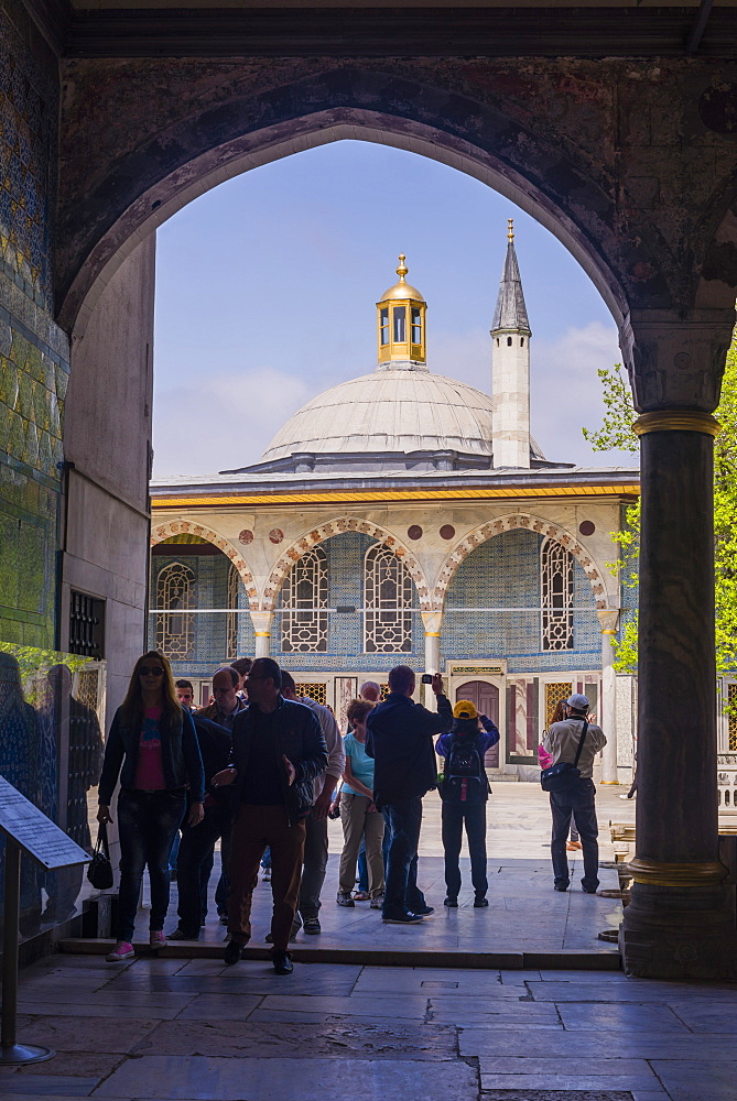 Tourists sightseeing at Topkapi Palace, UNESCO World Heritage Site, Istanbul, Turkey, Europe