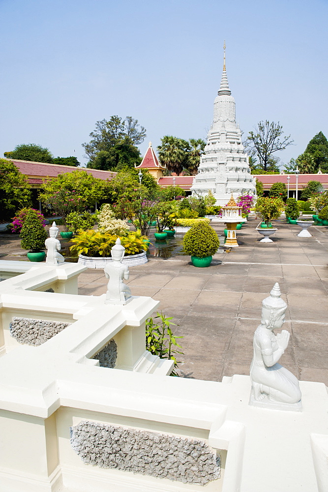 Stupa of King Norodom at The Silver Pagoda, (Temple of the Emerald Buddha), The Royal Palace, Phnom Penh, Cambodia, Indochina, Southeast Asia, Asia