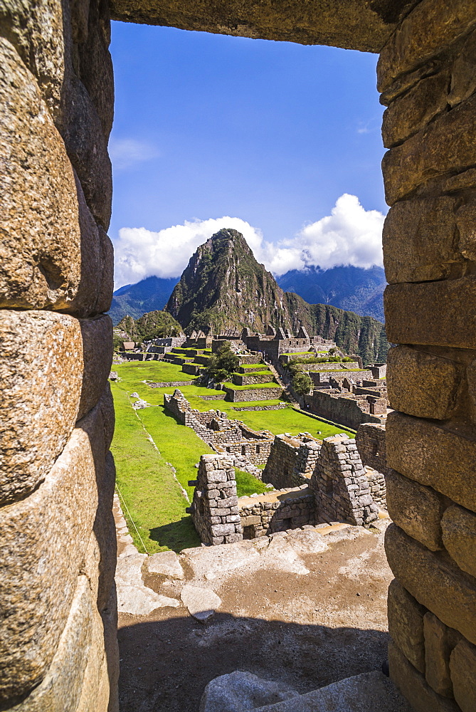 Machu Picchu Inca ruins and Huayna Picchu (Wayna Picchu), UNESCO World Heritage Site, Cusco Region, Peru, South America