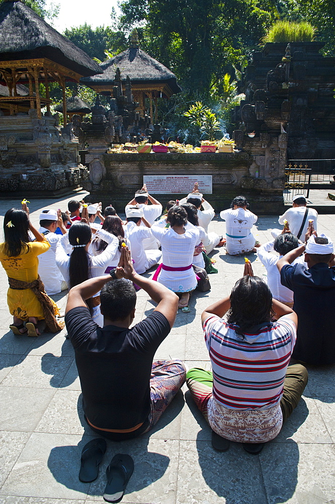 People praying at Pura Tirta Empul Hindu Temple, Tampaksiring, Bali, Indonesia, Southeast Asia, Asia