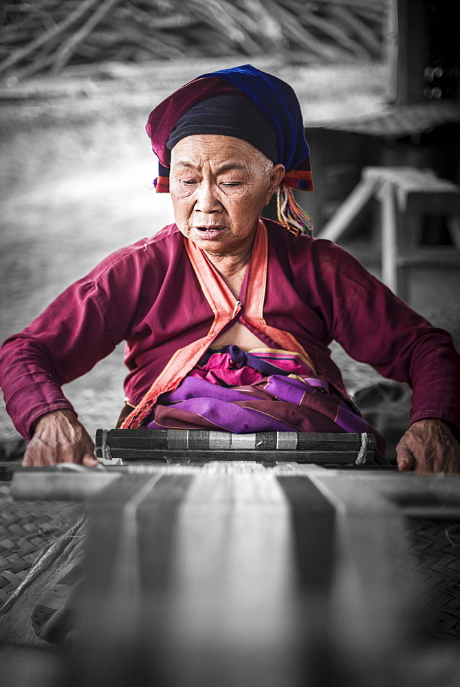 Palaung woman weaving, part of the Palau Hill Tribe near Hsipaw Township, Shan State, Myanmar (Burma), Asia