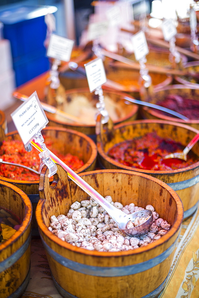 Broadway Market, picked garlic for sale, Hackney, London, England, United Kingdom, Europe