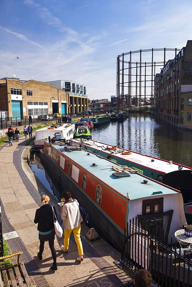 Regents Canal at Haggerston, near Broadway Market, Hackney, London, England, United Kingdom, Europe