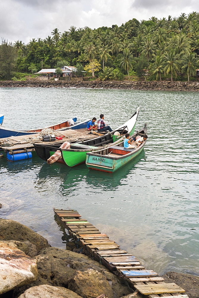 Fishermen on Pulau Weh Island, Aceh Province, Sumatra, Indonesia, Southeast Asia, Asia