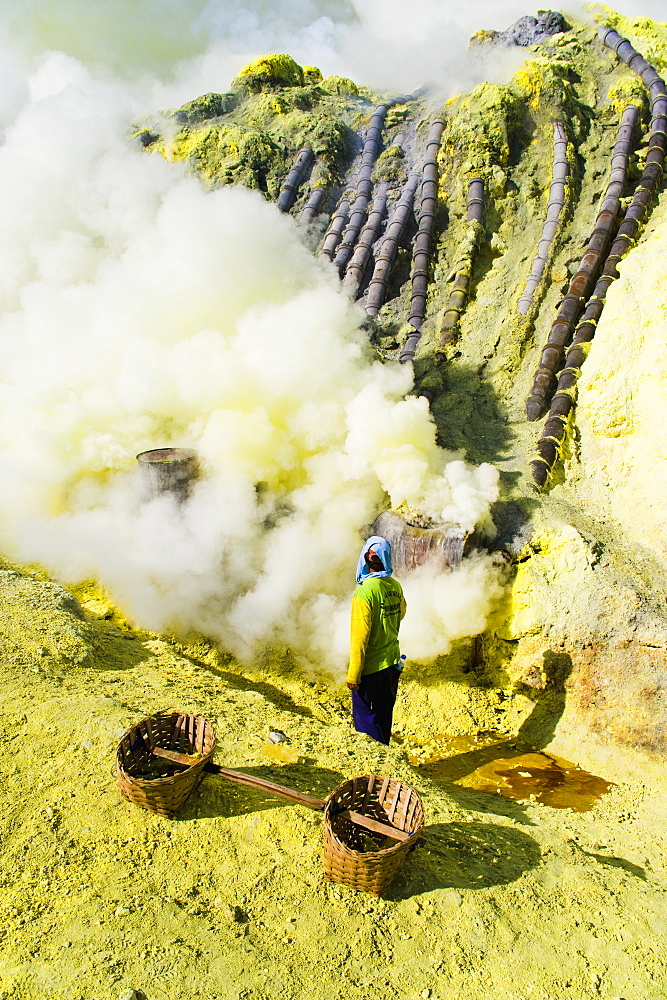 Sulphur worker mining sulphur at the bottom of the crater, Kawah Ijen, Java, Indonesia, Southeast Asia, Asia