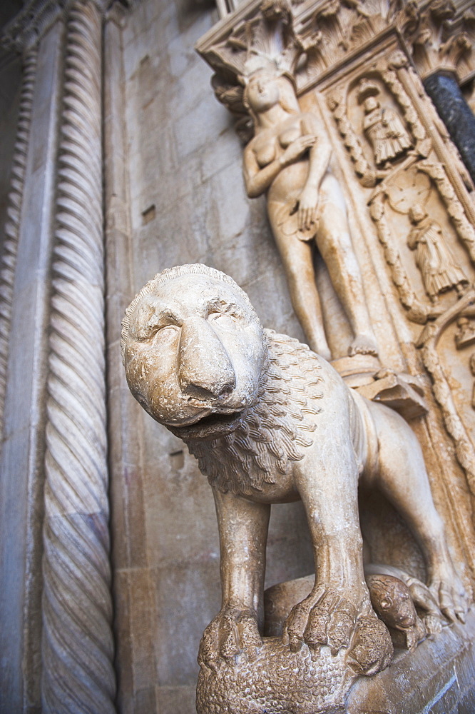 Lion statue at the entrance to St. Lawrence Cathedral, Trogir, UNESCO World Heritage Site, Dalmatian Coast, Croatia, Europe 