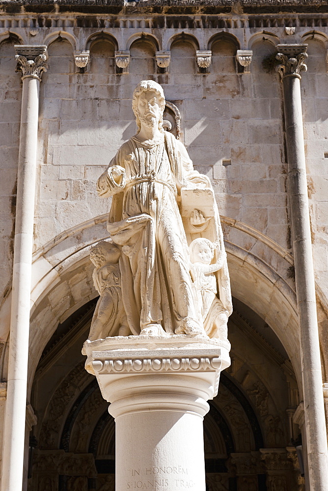 Statue of St. Lawrence, St. Lawrence Square, Trogir, UNESCO World Heritage Site, Dalmatia, Croatia, Europe 