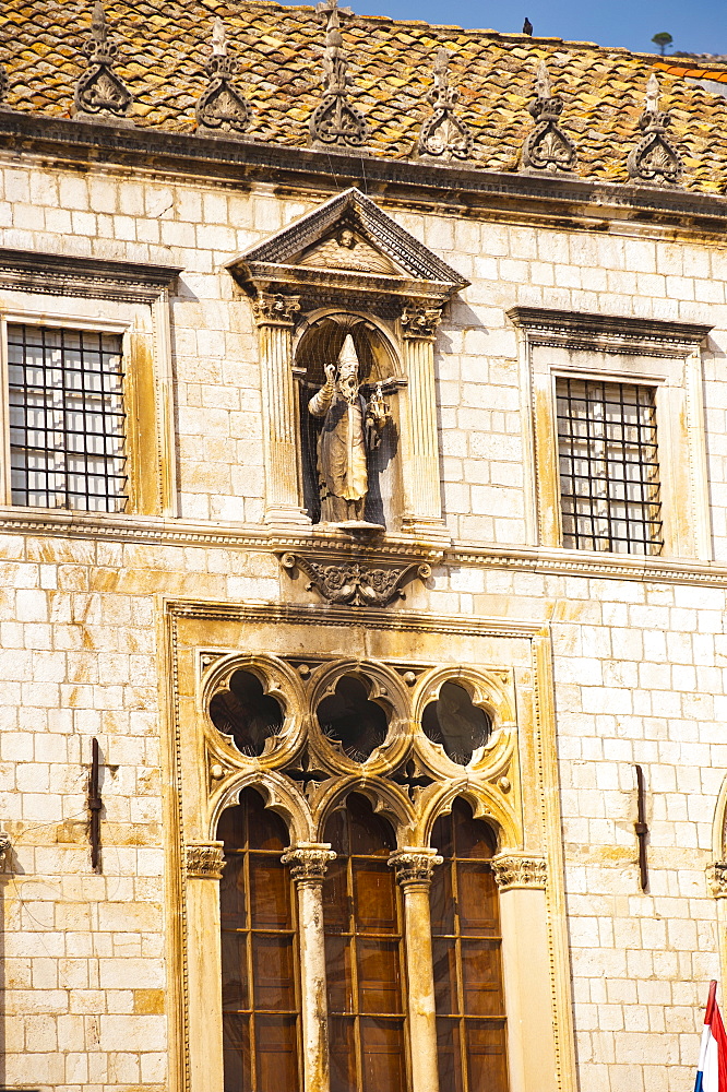 Sponza Palace and a statue of St. Blaise, Dubrovnik Old Town, UNESCO World Heritage Site, Dubrovnik, Croatia, Europe 