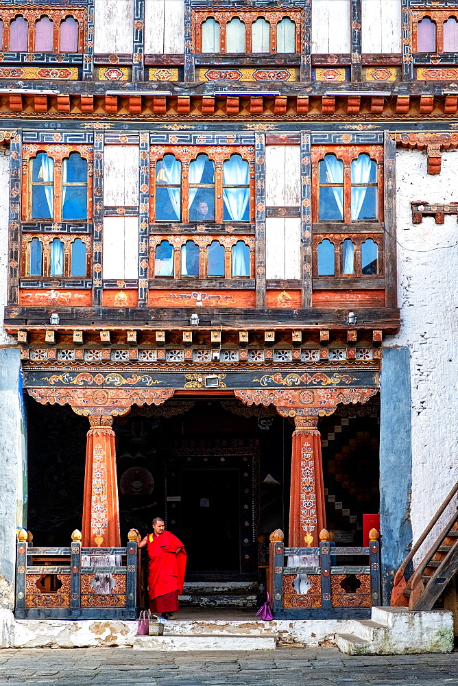 Buddhist monk, Trongsa Dzong, Trongsa, Bhutan, Asia