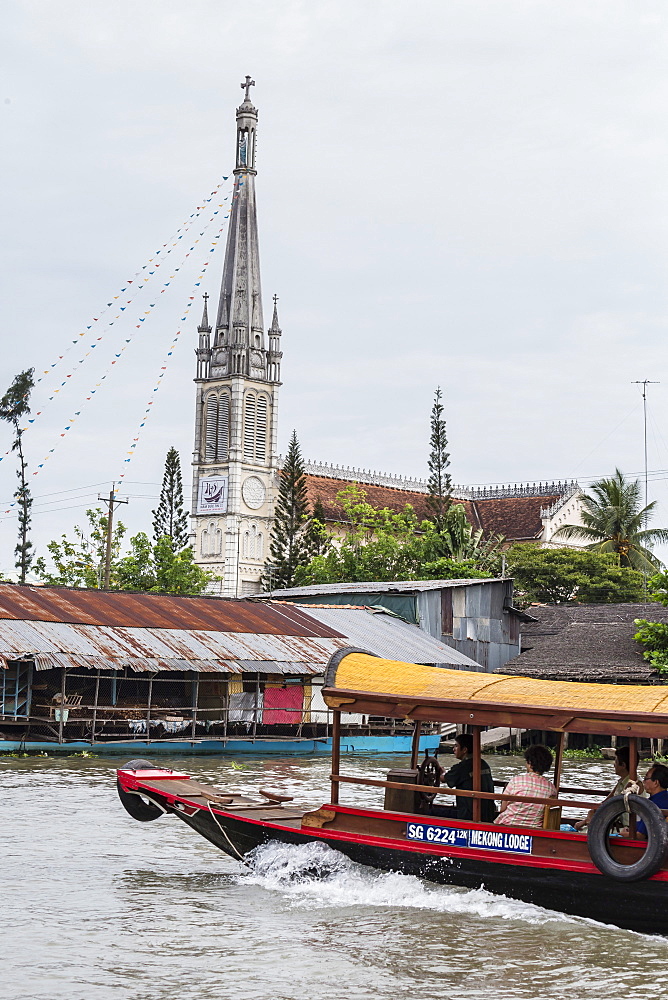 Daily Vietnamese river life at Cai Be, Mekong River Delta, Vietnam, Indochina, Southeast Asia, Asia