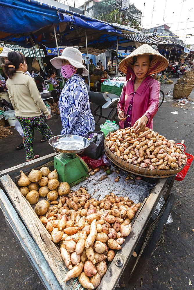 Fresh produce for sale at market at Chau Doc, Mekong River Delta, Vietnam, Indochina, Southeast Asia, Asia