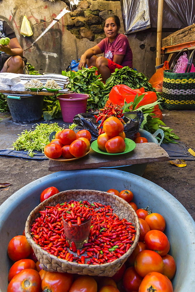 Women selling fresh fruit, vegetables, fish and spices in Larantuka, the capital city of Flores Island, Indonesia, Southeast Asia, Asia