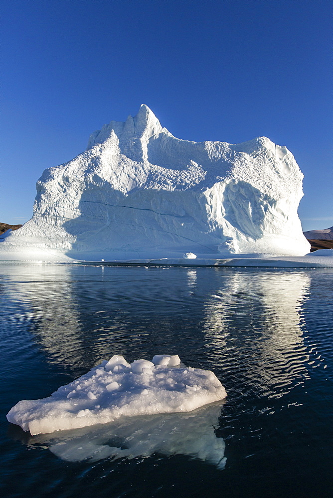 Grounded icebergs, Rode O (Red Island), Scoresbysund, Northeast Greenland, Polar Regions