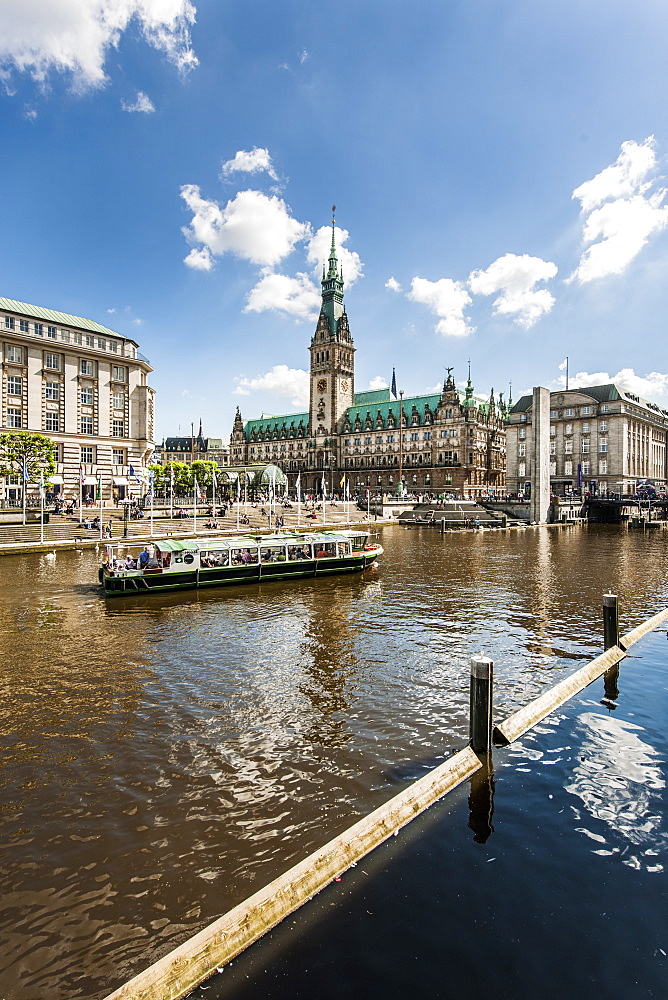 View over lake Binnenalster to Hamburg Rathaus, Hamburg, Germany