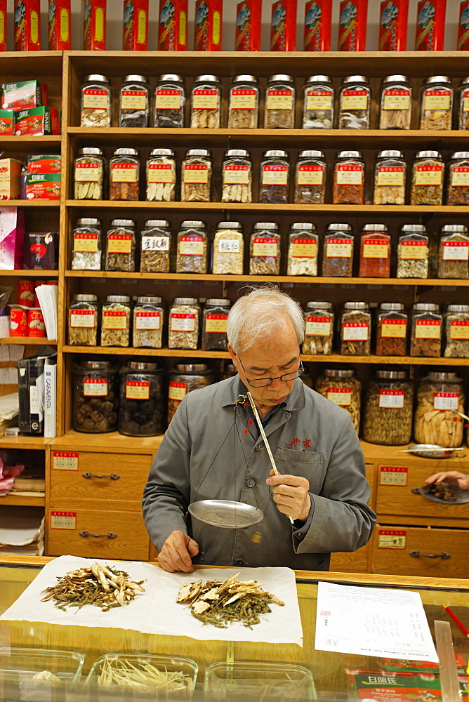 Chinese drugstore in Chinatown, Vancouver City, Canada, North America