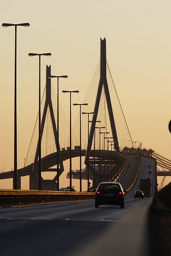 Koehlbrandbruecke, bridge crossing river Elbe, connects east and West of the harbour, Hamburg, Germany