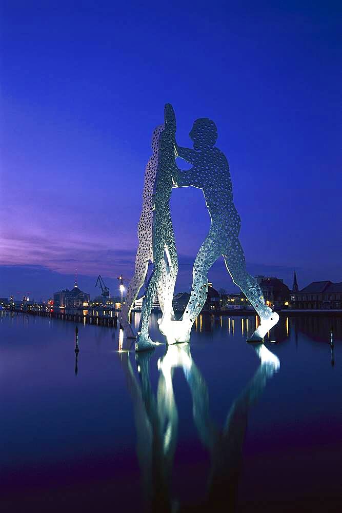 Molecular Men Borofski, in Spree, Berlin, Germany