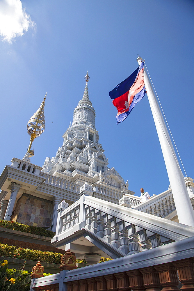 Cambodian flag and stupa on Mount Phnom Oudong, Oudong (Udong), Kampong Speu, Cambodia, Asia