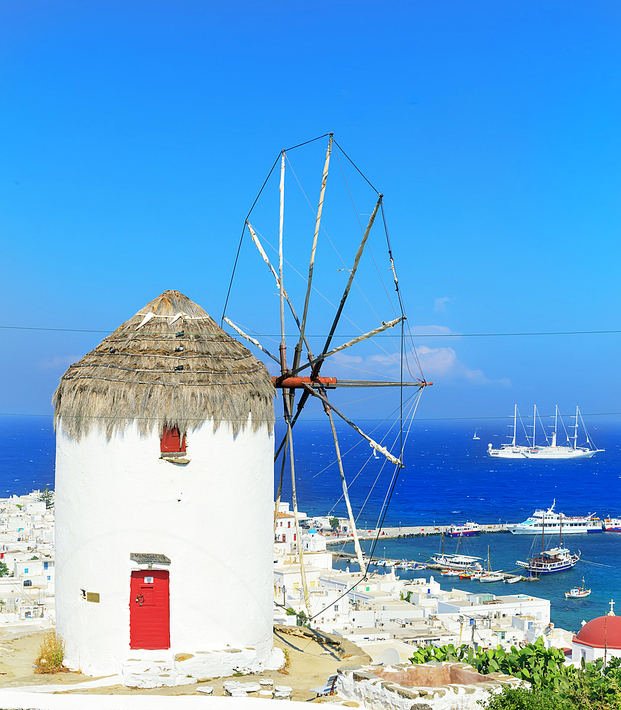 Boni's Windmill overlloking Mykonos Town, Mykonos, Cyclades Islands, Greece