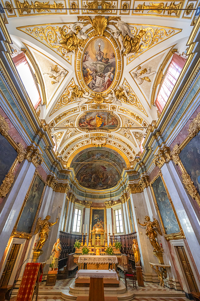 Interior view of the Cathedral of San Rufino in Assisi, Perugia Province, Umbria, Italy