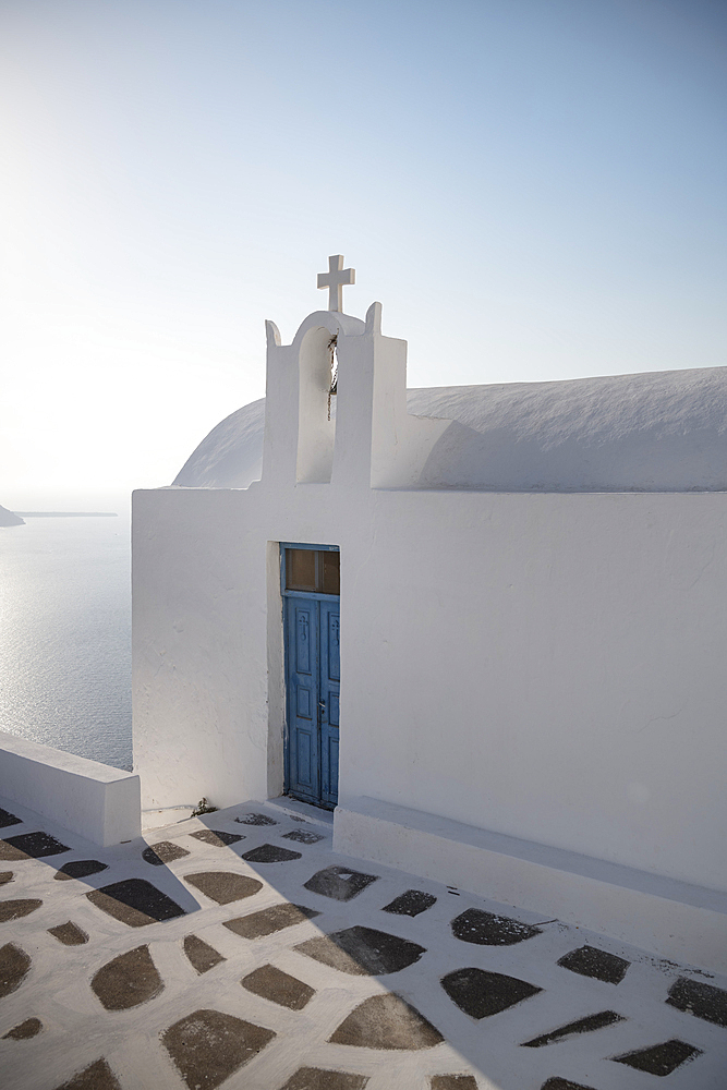 Greek orthodox chapel at Skaros rock, view from Fira to the caldera of Santorini, Santorin, Cyclades, Aegean Sea, Mediterranean Sea, Greece, Europe