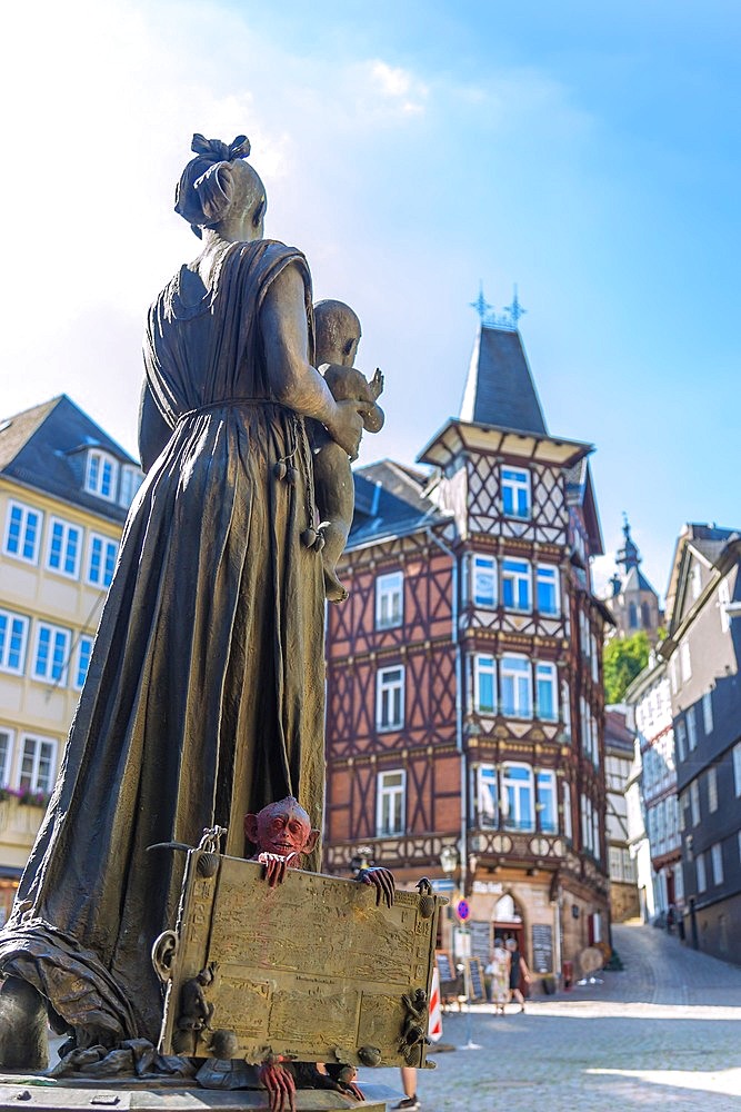 Marburg an der Lahn, marketplace, Market, statue of Sophie von Brabant with her son Heinrich, view of the Landgrave's Castle