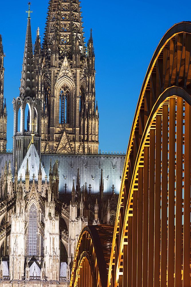 Evening mood at Cologne Cathedral, Hohenzollern Bridge, Cologne, North Rhine-Westphalia, Germany, Europe