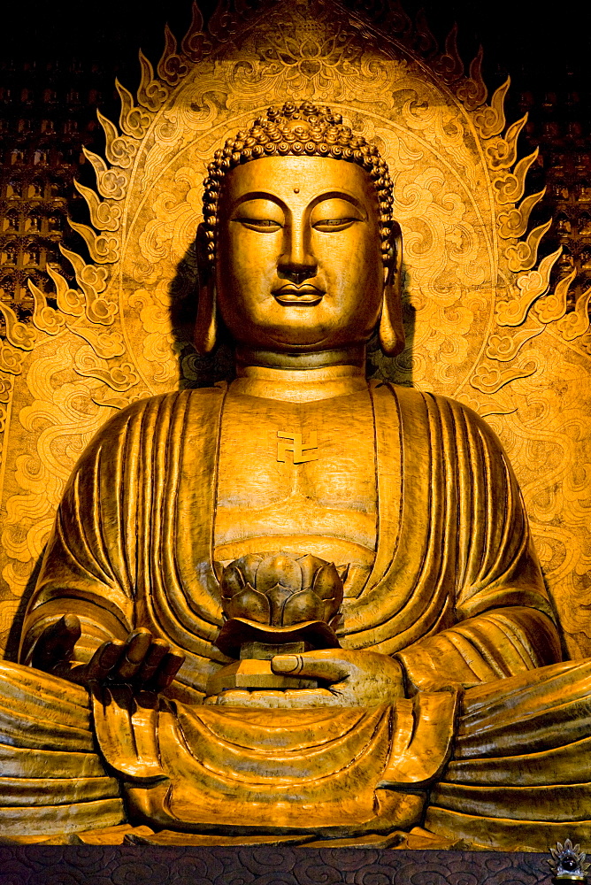 Golden Shakyamuni buddha at monastery Foguangshan, Foguangshan, Republic of China, Taiwan, Asia