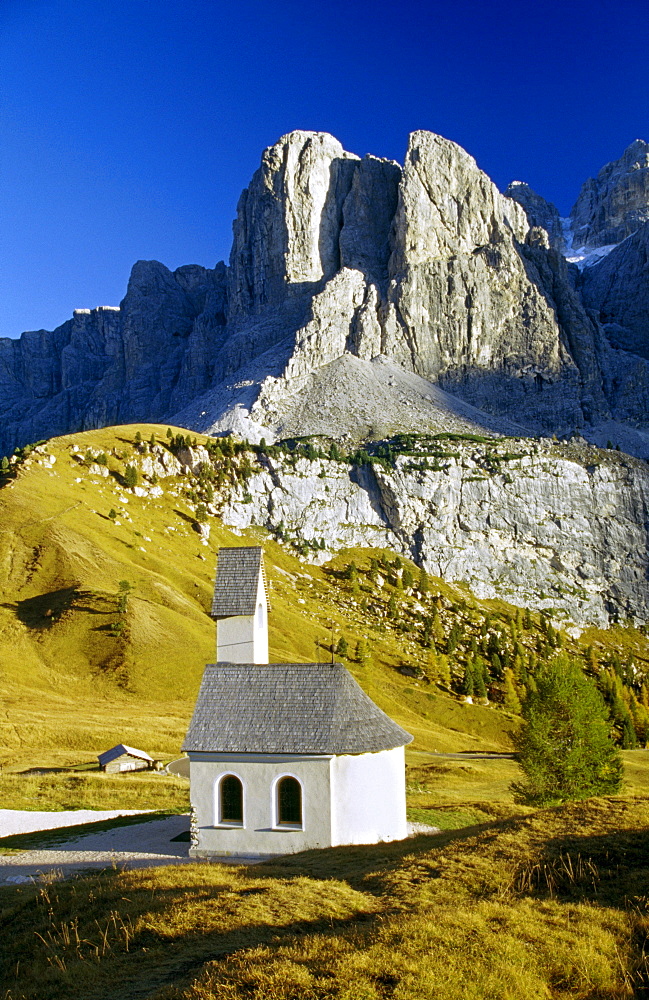 Chapel, Passo di Gardena, Gruppo di Sella, Dolomite Alps, South Tyrol, Italy