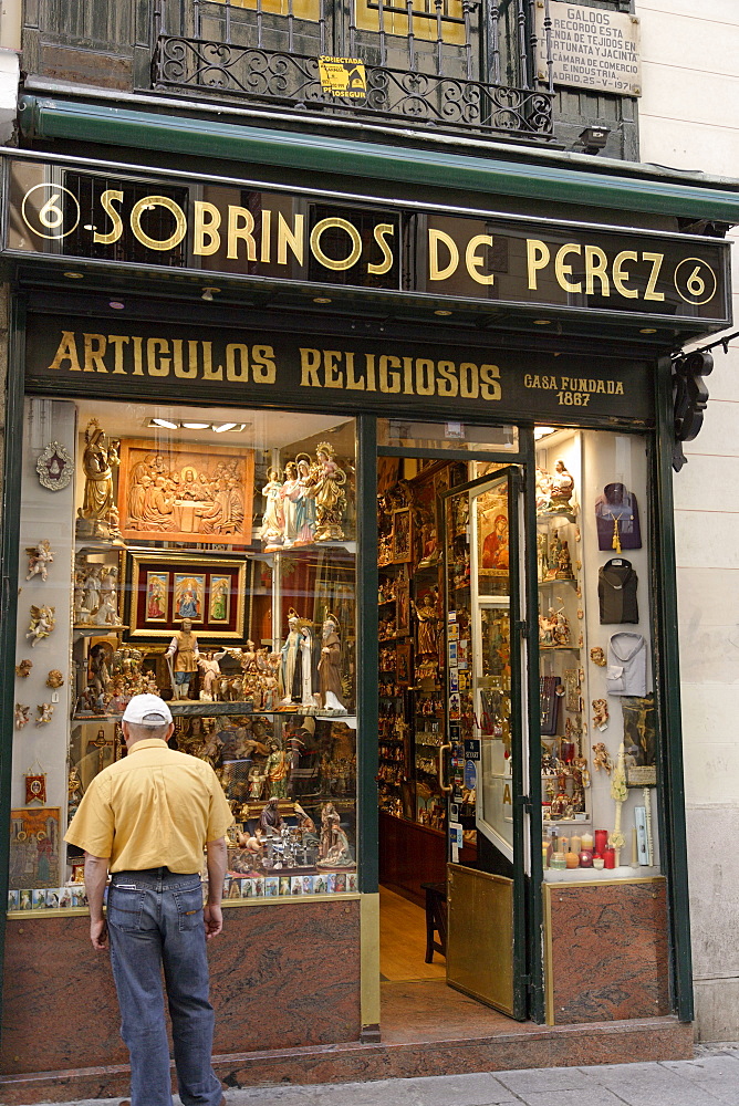 Shop for devotional objects near Plaza Mayor, Madrid, Spain