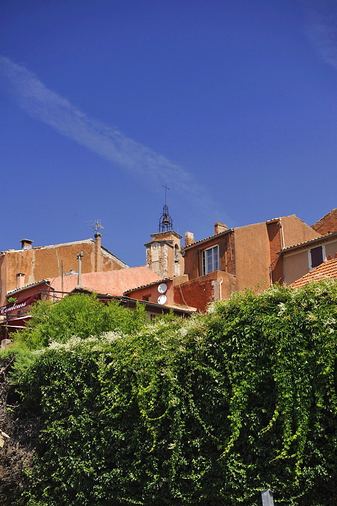 Houses in the sunlight, Roussillion, Vaucluse, Provence, France, Europe