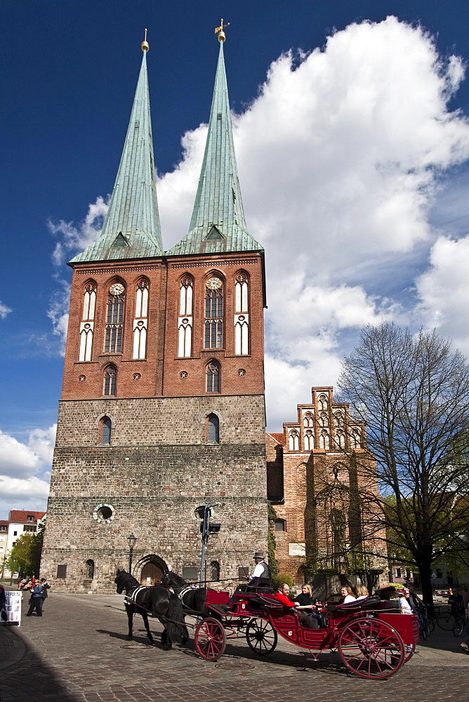 Carriage in front of Nikolaikriche, Nikolai church, Berlin, center