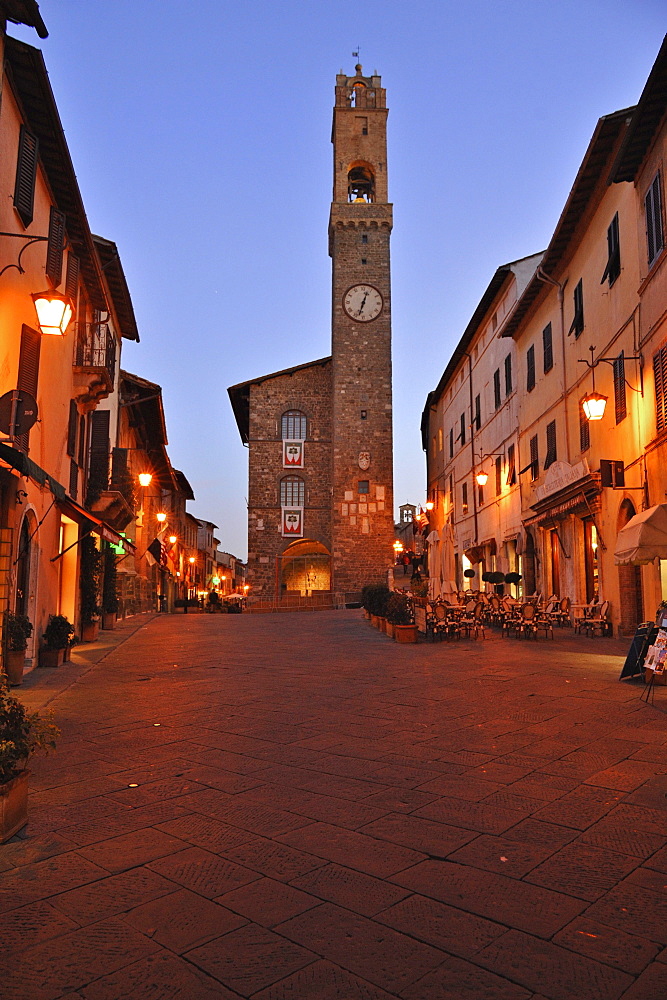 Town hall and street cafes at Piazza del Popolo in the evening, Montalcino, Tuscany, Italy, Europe