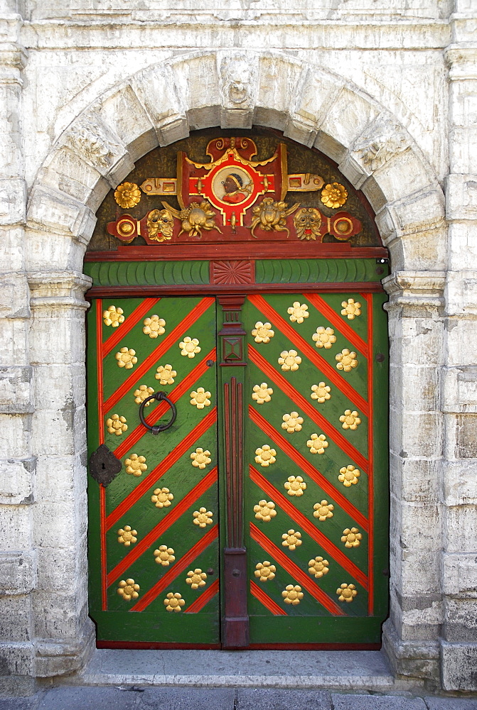 Adorned door at Schwarzhaeupter trade guild, Tallin, Estonia, Europe