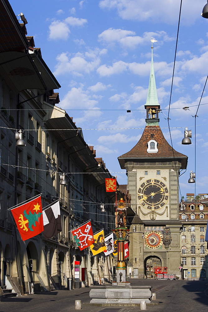 Zaehringer Fountain and Zytglogge Tower, Kramgasse, Old City of Berne, Berne, Switzerland