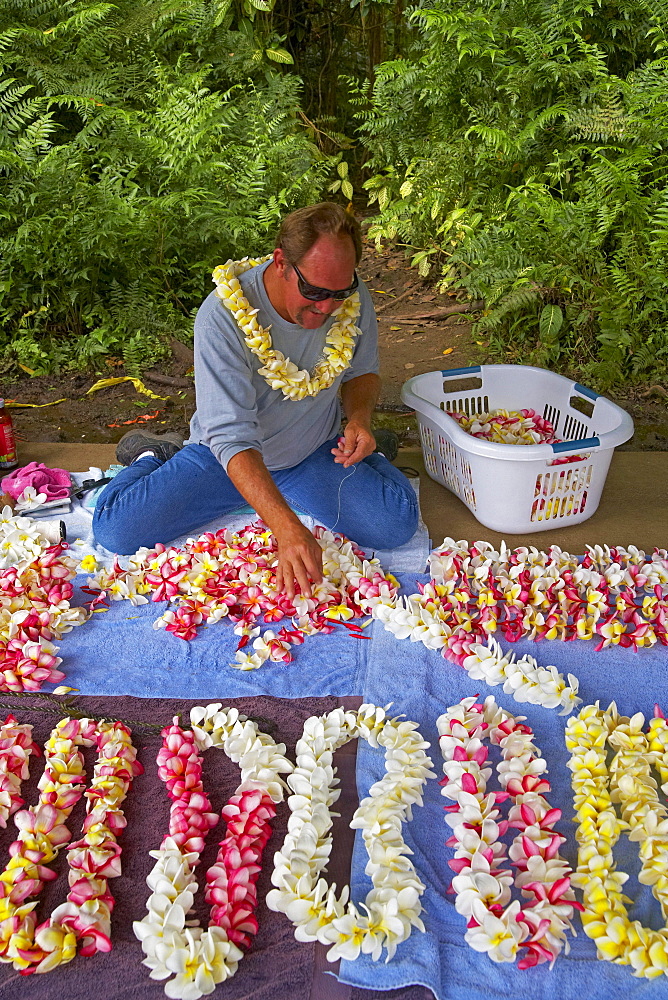 Man producing Lei at Akaka Falls State Park, Big Island, Hawaii, USA, America