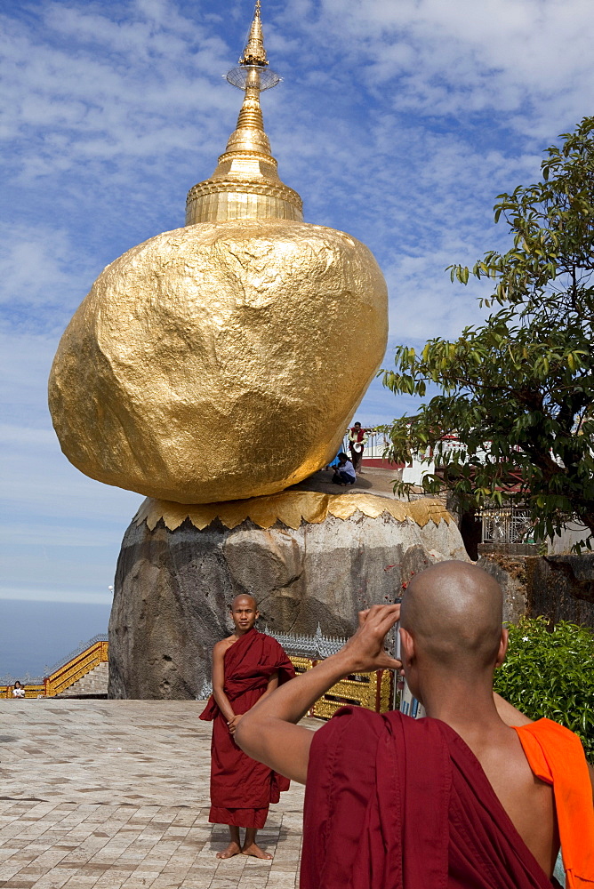 Buddhistic monks in front of the golden rock, Buddhistic pilgrim destination Kyaikhtiyo Pagoda, Mon State, Myanmar, Birma, Asia