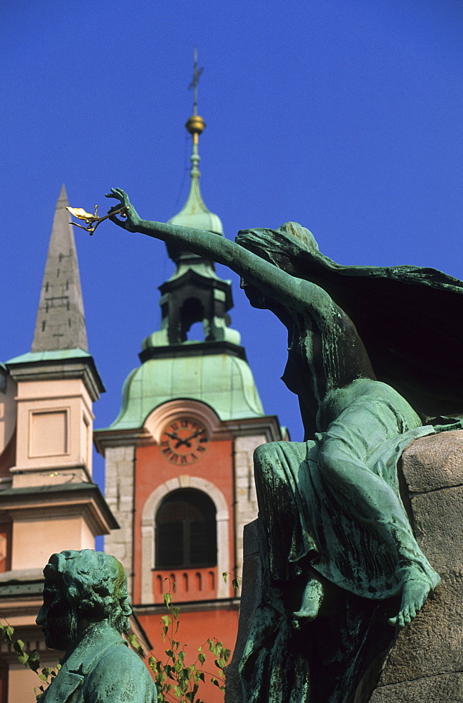 The historic old city of Ljubljana with Franciscan Church of the Annunciation and monument, Ljubljana, Slovenia