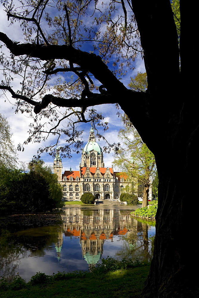 Lake Maschsee and New Town Hall at Hannover, Lower Saxony, Germany, Europe