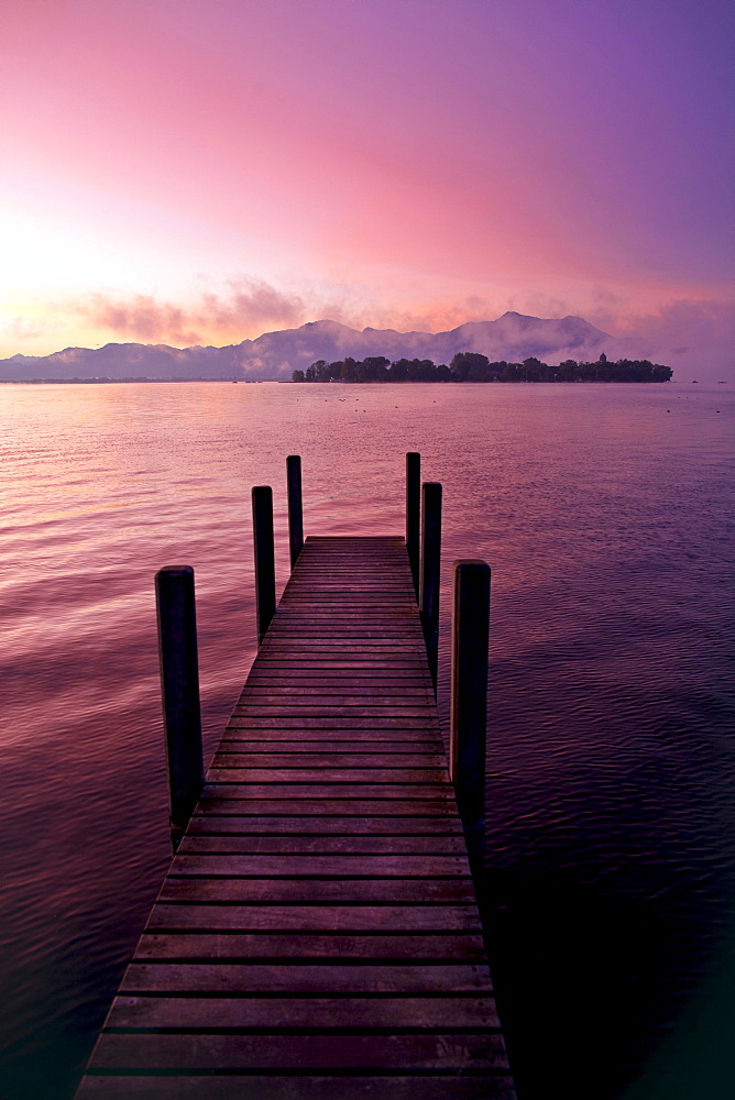 Morning mood in Gstadt with a view on Fraueninsel, Chiemsee, Chiemgau, Upper Bavaria, Bavaria, Germany