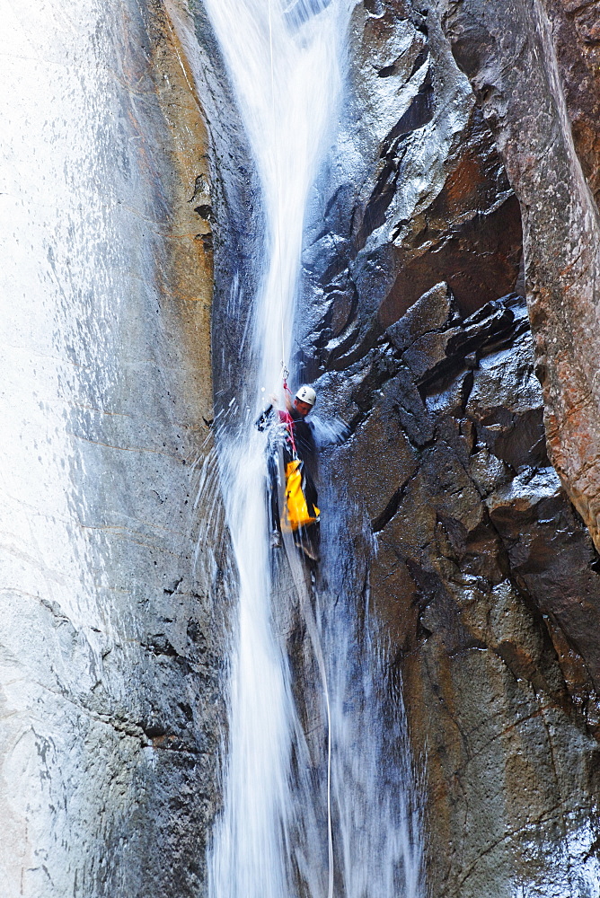 People canyoning at Canyon du Fleur Jaune bei Cilaos, La Reunion, Indian Ocean